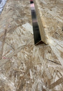 katownik polerowany mosiezny.jpeg