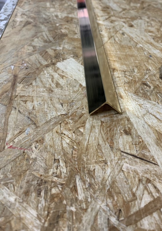 katownik polerowany mosiezny.jpeg