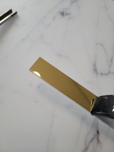 złoty profil dekoracyjy stalowy 30mm.jpg