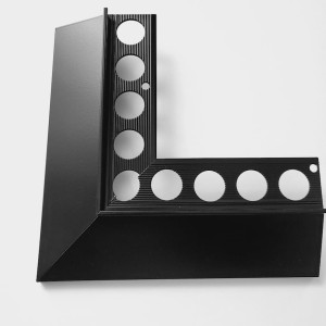 narożnik do listwy okapowej czarnej 45.jpg