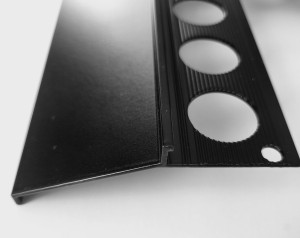 czarny porfil okapowy balkonowy.jpg