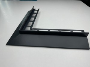 narożnik do profilu okapowego czarnego 25mm.jpg