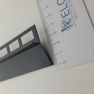 listwa okapowa 25mm czarna.jpg