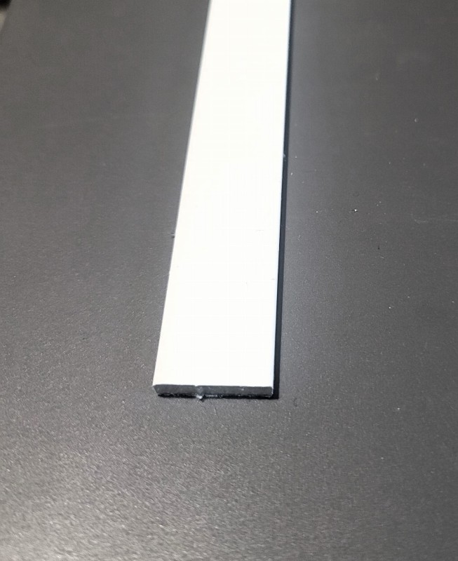 płaskownik aluminiowy biały 15x3.jpg